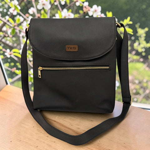 Woman's Genuine Leather Medium Crossbody Messenger Bag - Black