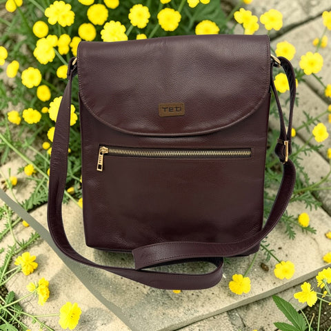 Woman's Genuine Leather Medium Crossbody Messenger Bag - Cognac