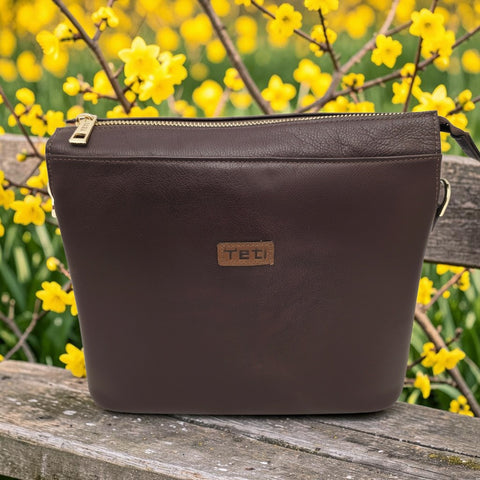 Woman's Genuine Leather Medium Crossbody Bag - Cognac